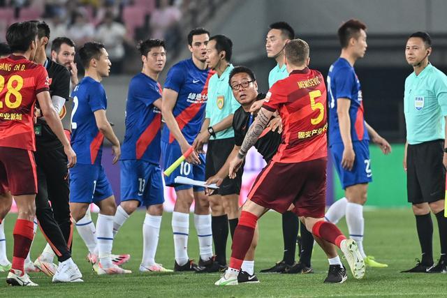 路易斯-迪亚斯未来不明朗，巴黎及巴萨有意引进他